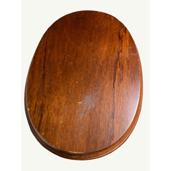 Angel and Lion Figurine With Lamb - Hand-Painted Resin Statue On Wood Base - Picture 9 of 12